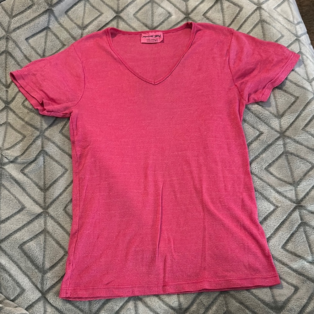 2/$5 bundle sale! 
Pink V-Neck Women's Top